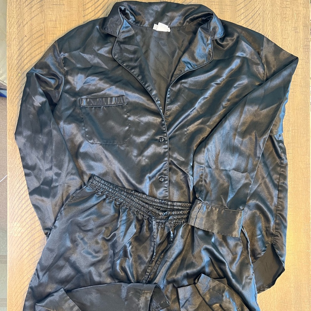Classic black 2 piece satin pajama’s